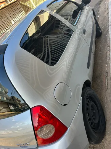 Renault Clio Hi-flex 1.0 16V 3P 2011