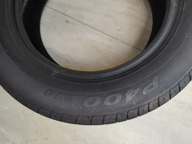 Par de Pneus Pirelli Aro14 em estado de novos