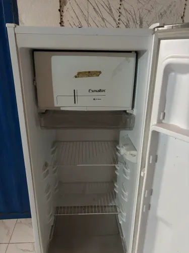 VENDO GELADEIRA ESMALTEC 245l