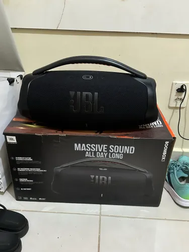 Caixa JBL BOMBOX3 SEMI NOVA E POUCO USADA