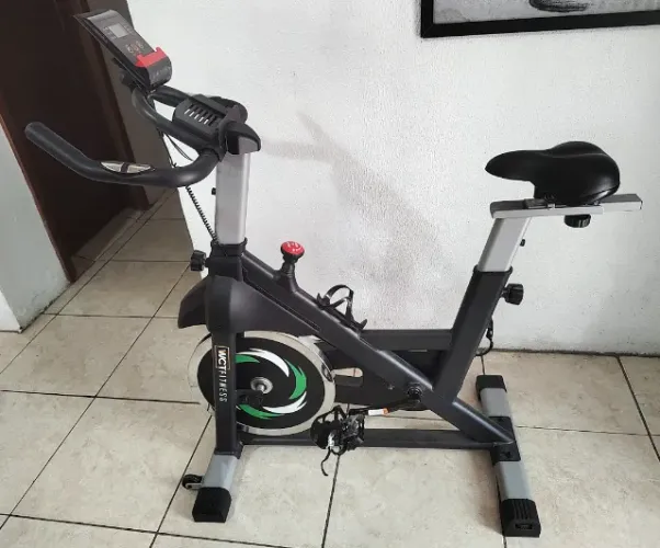 Bicicleta ergométrica Spinning 20kg de roda de inercia WCT Fitness