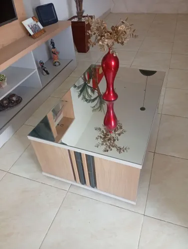 Centro de sala com vidro espelhado LEIA O ANÚNCIO 
