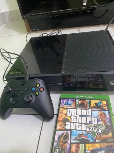 Vendo Xbox one S + 1 controle + GTAV