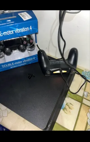 Ps4 1 terabyte(2 controles)