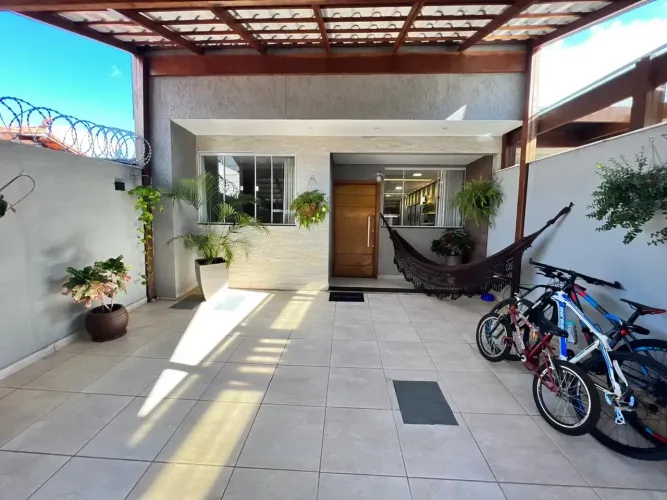 Casa com 3 quartos sendo 1 suíte 3 banheiros 2 vagas