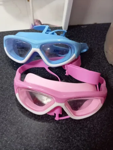 Vendo óculos de natação. 40 reais cada.