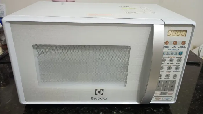 Vendo ?Micro-ondas Electrolux 20L, funcionando!