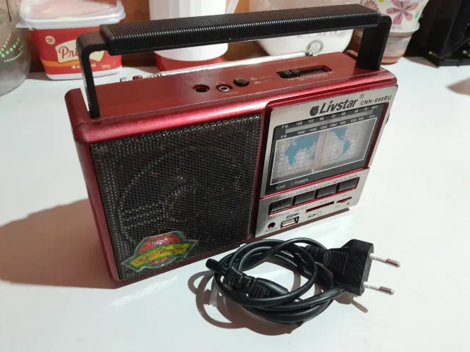 Rádio usado COM DEFEITO
