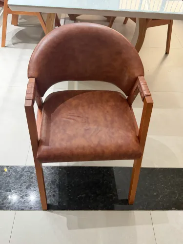 Poltrona para Sala Denver Cor Mel Estofado Facto Modena Whisky