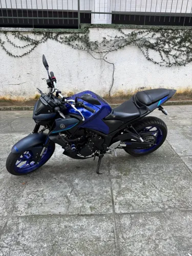 Yamaha mt03 azul