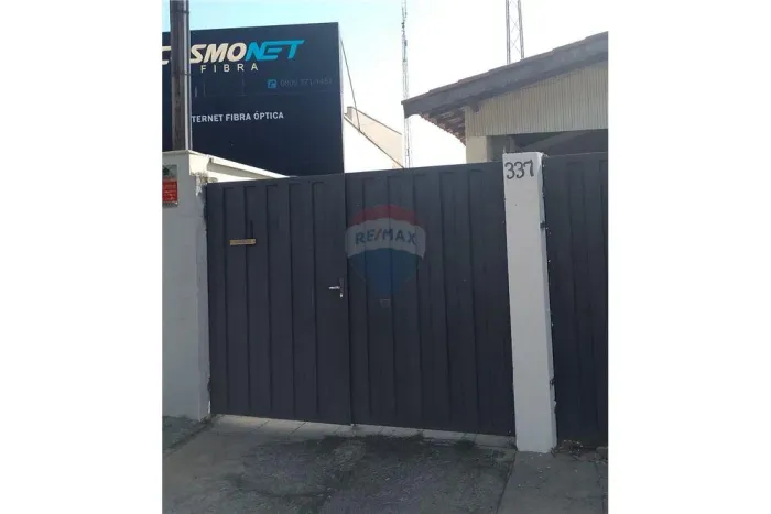 Aluga Casa com 2 quartos, 2 banheiros