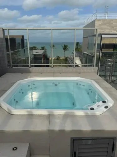 Alugo cobertura duplex mobiliada, vista mar e com hidro à beira-mar da Praia de Cabo Branc