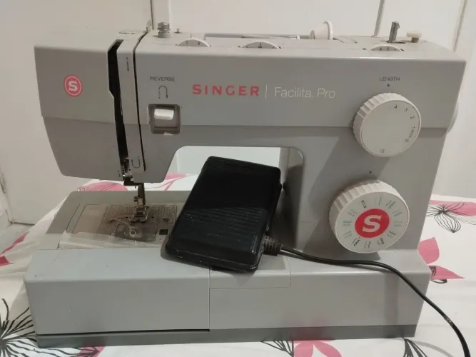 Máquina de Costura Singer e Siruba