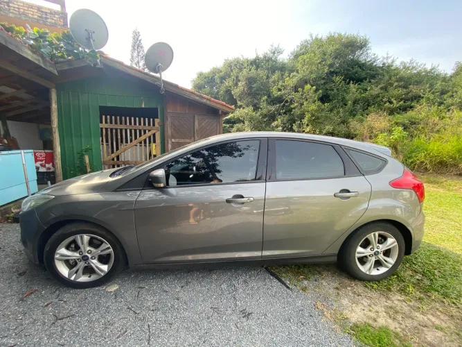 Ford Focus 1.6 S/1.6 SE Flex 16V 5P AUT 2014