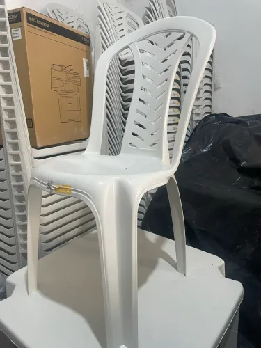 CONJUNTOS DE MESAS E CADEIRAS PLÁSTICAS