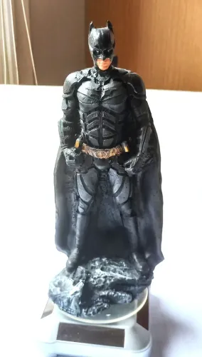 Estatueta Artesanal Batman em Resina - Pintura à Mão - 22Cm - Realista!