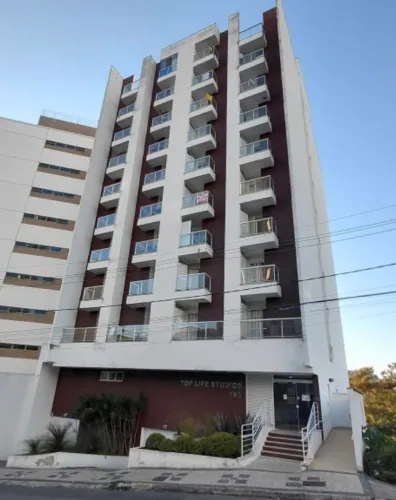 Studio mobiliado com varanda e vista privilegiada no Estrela Sul