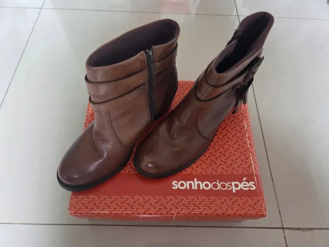 Bota Couro Marrom 37