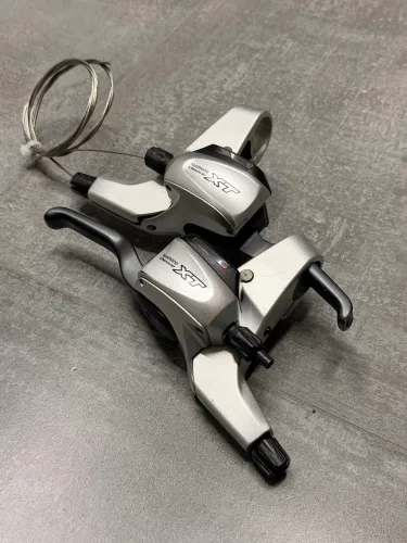 Trocadores Dual Pull XT M761 - 3x9 - Em estado de novos - V-Brake