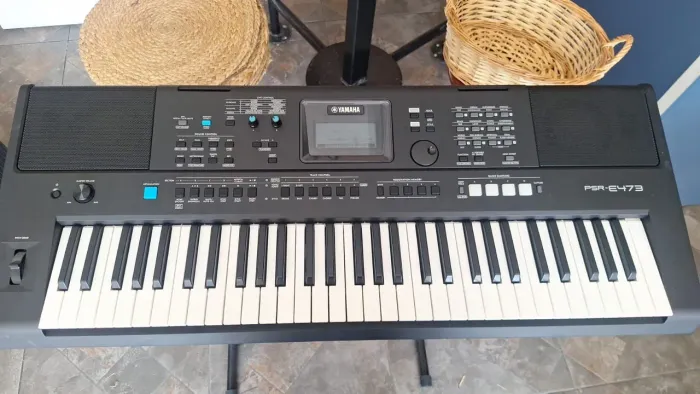 Teclado yamaha E473 impecável!