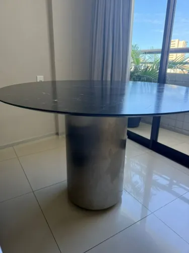 Mesa de jantar redonda para 4 pessoas