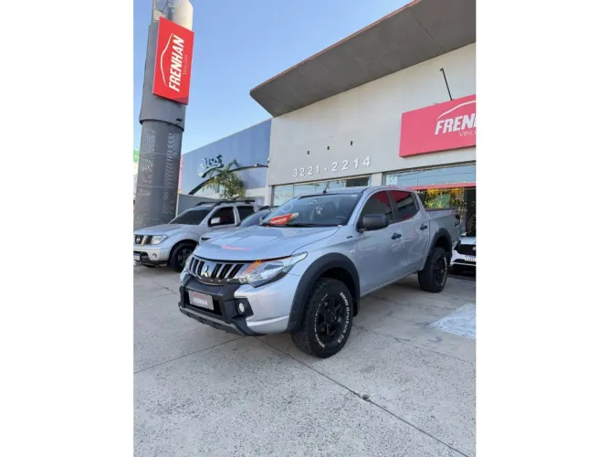 Mitsubishi L200 Tri. Outdo. GLS 2.4 CD 4X4 Die. AUT 2023