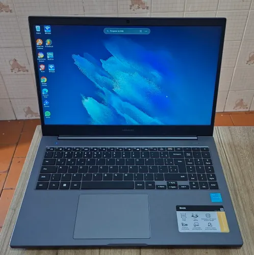 Samsung Book Celeron 4GB 256GB SSD 15.6" Full HD
