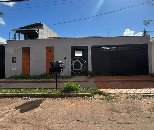 CASA COM 02 QUARTOS PISCINA E EDICULA NOS FUNDOS