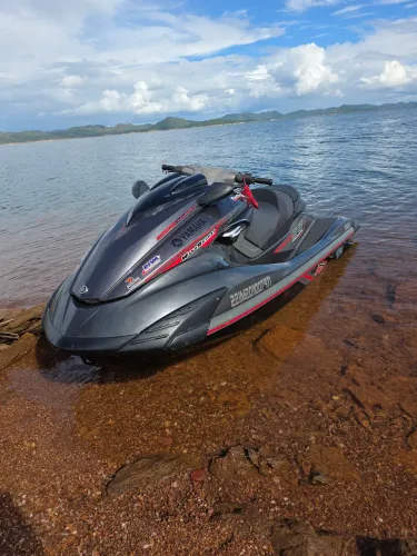 Jet Ski Yamaha FZR Modelo Esportivo da marca