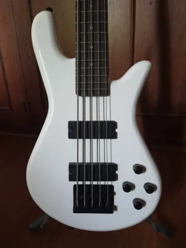 Baixo Spector Performer 5