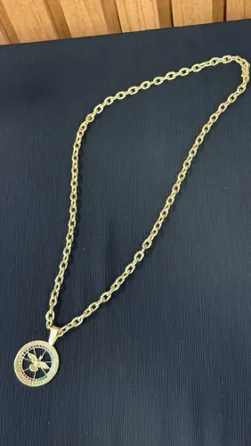 Corrente em Ouro Maciça com Pingente