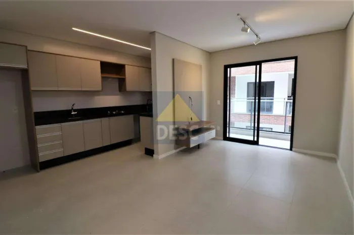 Apartamento para locação semi-mobiliado de 01 dormitório, rua 3300 em Balneário Camboriú
