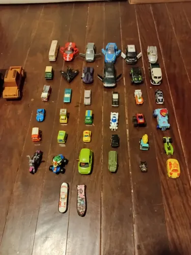 Carrinhos para coleção 41 peças 