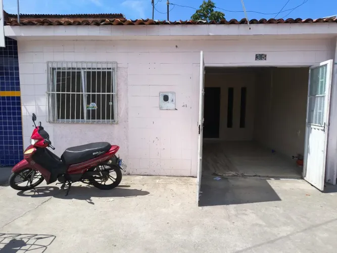 CASA COM 2 QUARTOS E GARAGEM PARA FINS COMERCIAIS A 6 MINUTOS DO CENTRO DE MACEIÓ