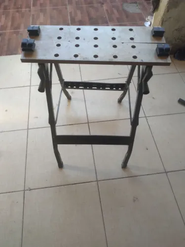 Vende se uma bancada dobrável