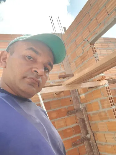 AJUDANTE E PEDREIRO(leia a descrição)