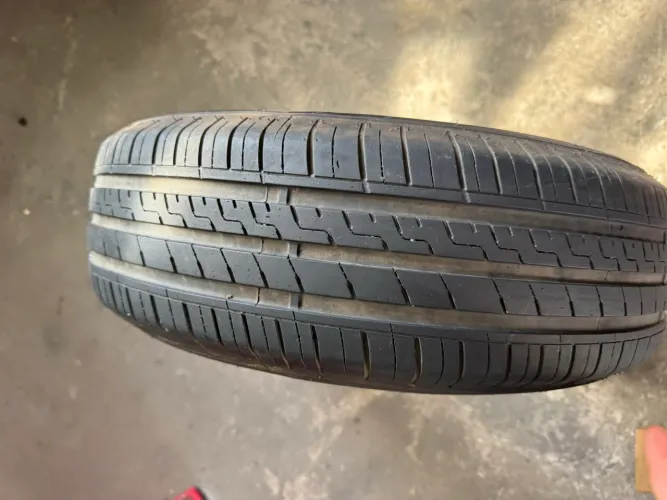 Pneu aro 13 semi novo