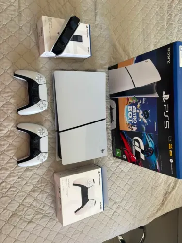 Ps5 slim 1TB digital na GARANTIA com NF + dois controles + base de carregamento + jogos