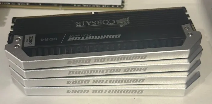MEMORIAS DOMINATOR PLATINUM 32GB (4X8) 3200 MHZ