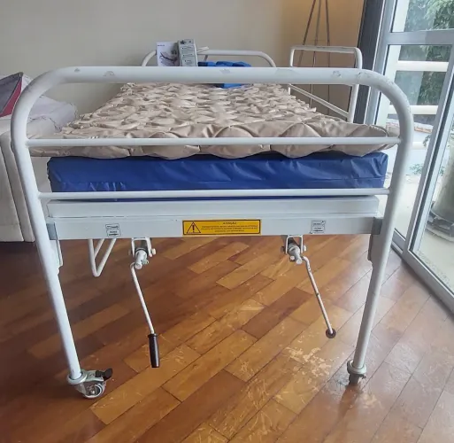 Cama hospitalar articulável completa