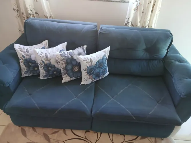 Sofá retrátil e reclinável  $600 à vista $630 cartão 