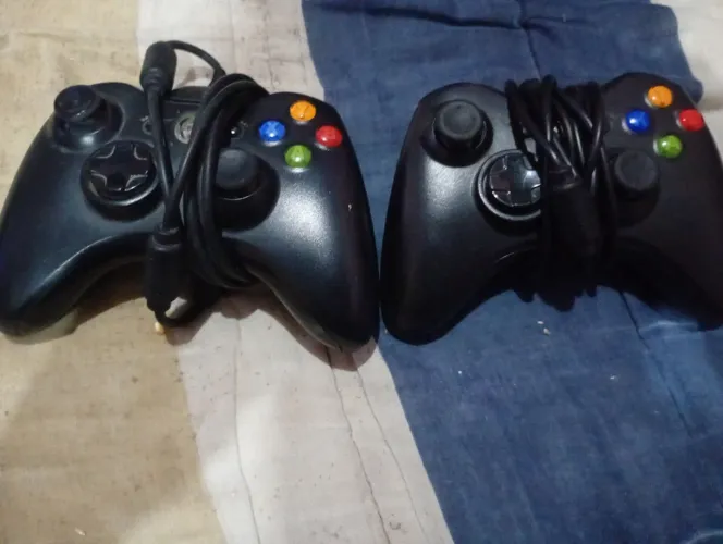 Vendo controle de Xbox 360 os dois por 50 reais