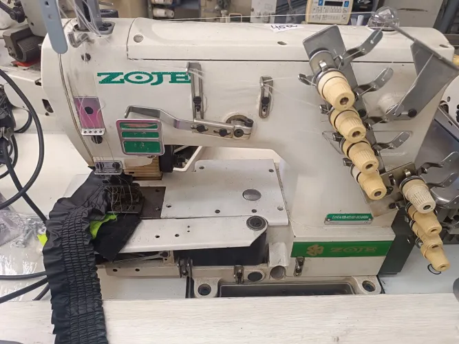 Vendo Máquina 04 agulhas , ponto Corrente ZOJE
