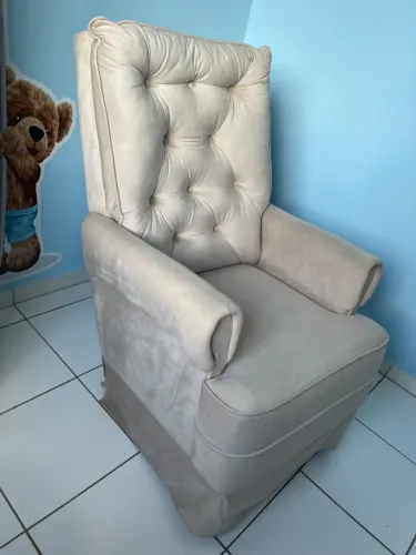 CADEIRA DE AMAMENTAÇÃO DE BALANÇO