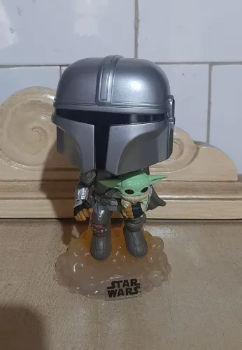Mandaloriano com Grogu 402 funko pop. Star wars.