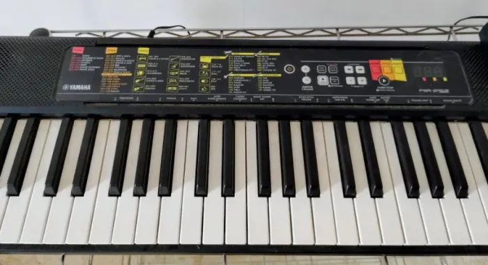 Teclado Yamaha PSR-F52