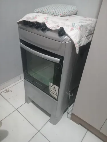 vendo fogao 4 bocas usado perfeito estado de uso * nao aceito proposta somente 