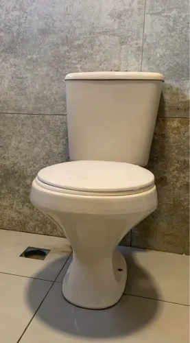 Vaso sanitário com caixa acoplada - Deca