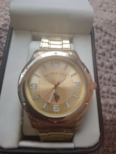 Vende relógio dourado