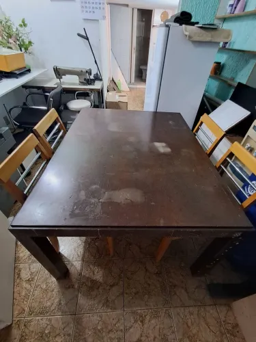 Mesa sem cadeira